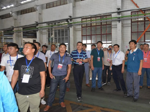 社会公众在杏彩体育集团科普基地生产车间旅行学习